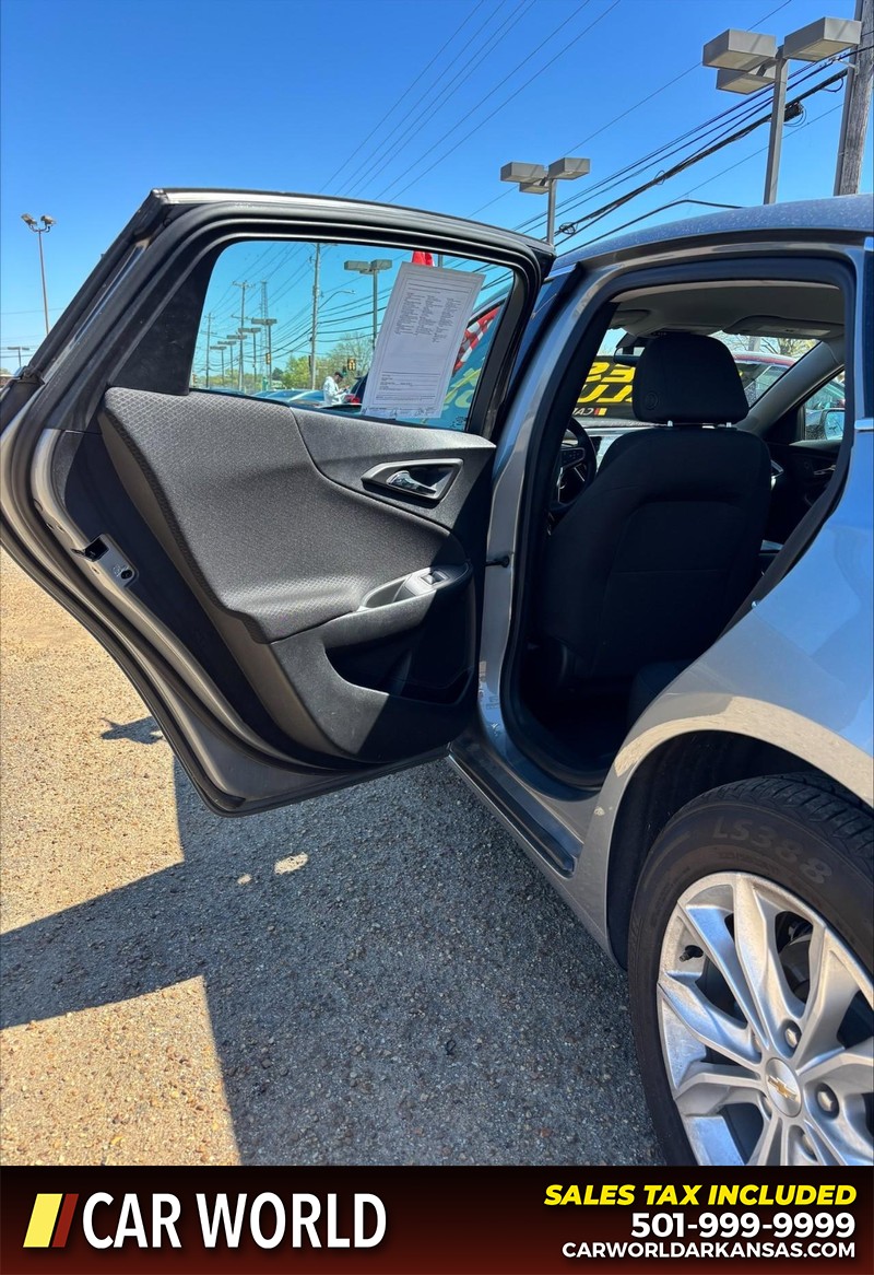 Chevrolet Malibu Vehicle Full-screen Gallery Image 14