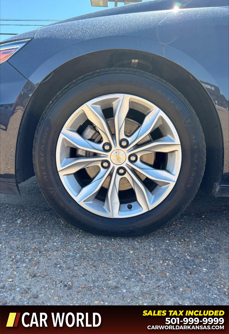 Chevrolet Malibu Vehicle Full-screen Gallery Image 11