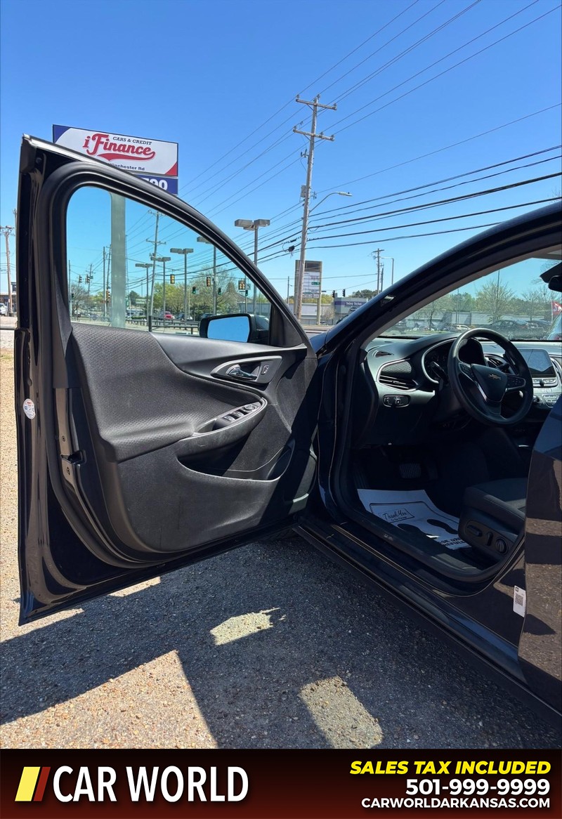 Chevrolet Malibu Vehicle Full-screen Gallery Image 12