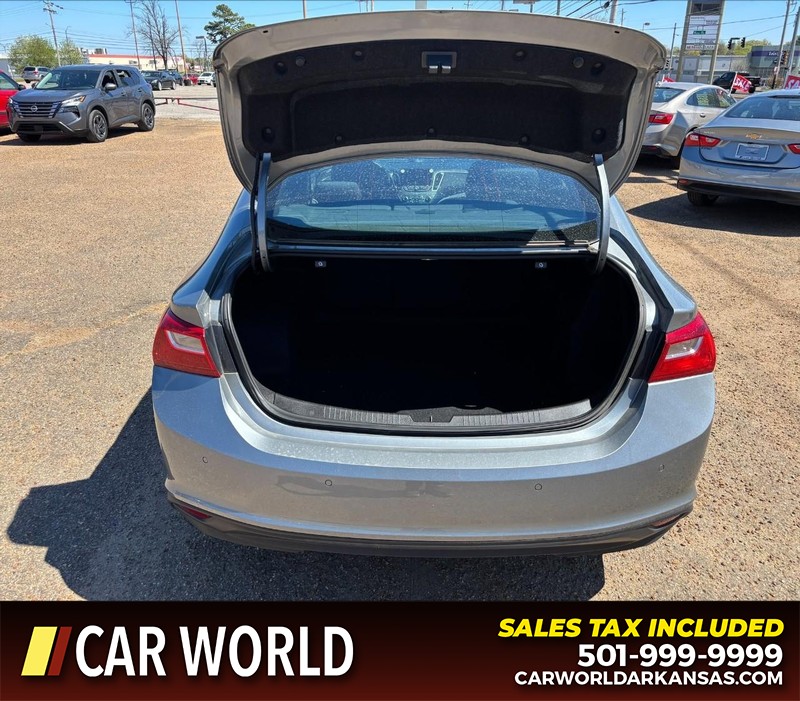 Chevrolet Malibu Vehicle Full-screen Gallery Image 5