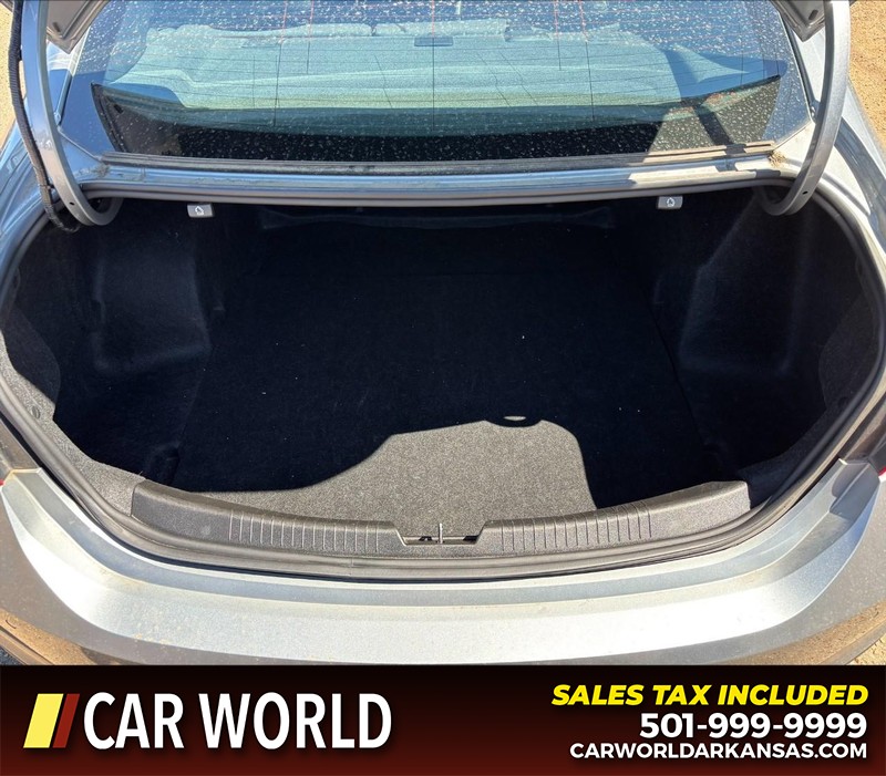 Chevrolet Malibu Vehicle Full-screen Gallery Image 6