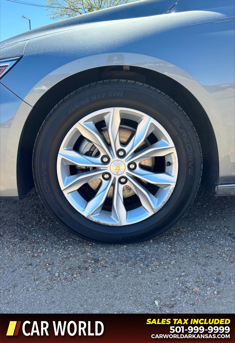 Chevrolet Malibu Vehicle Full-screen Gallery Image 11