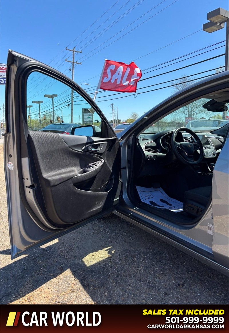 Chevrolet Malibu Vehicle Full-screen Gallery Image 12