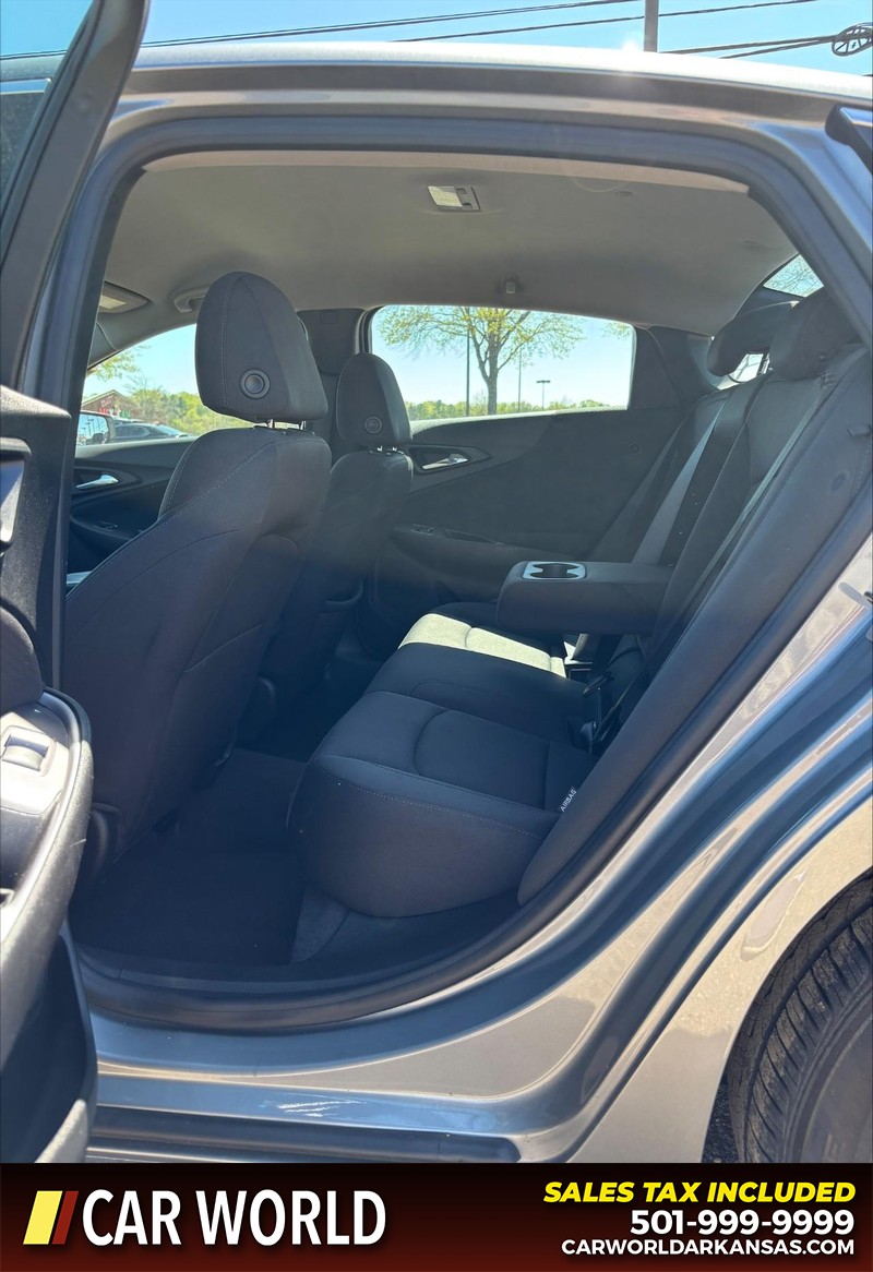 Chevrolet Malibu Vehicle Full-screen Gallery Image 15