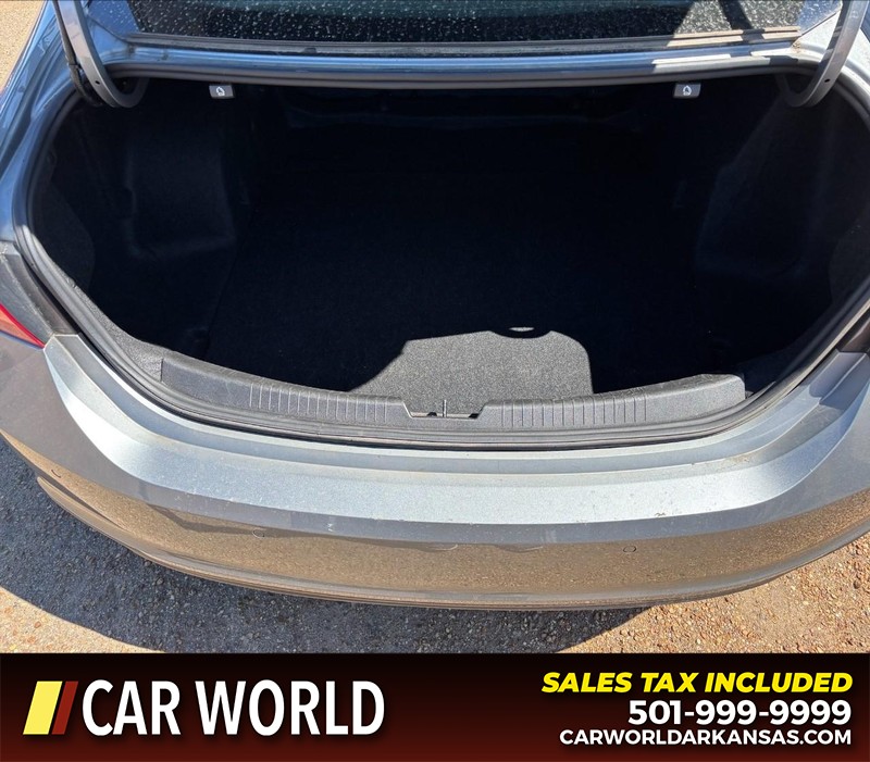 Chevrolet Malibu Vehicle Full-screen Gallery Image 6