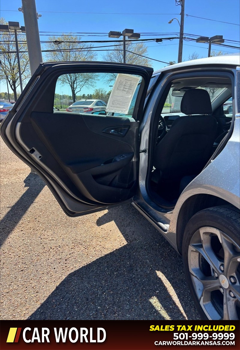 Chevrolet Malibu Vehicle Full-screen Gallery Image 14