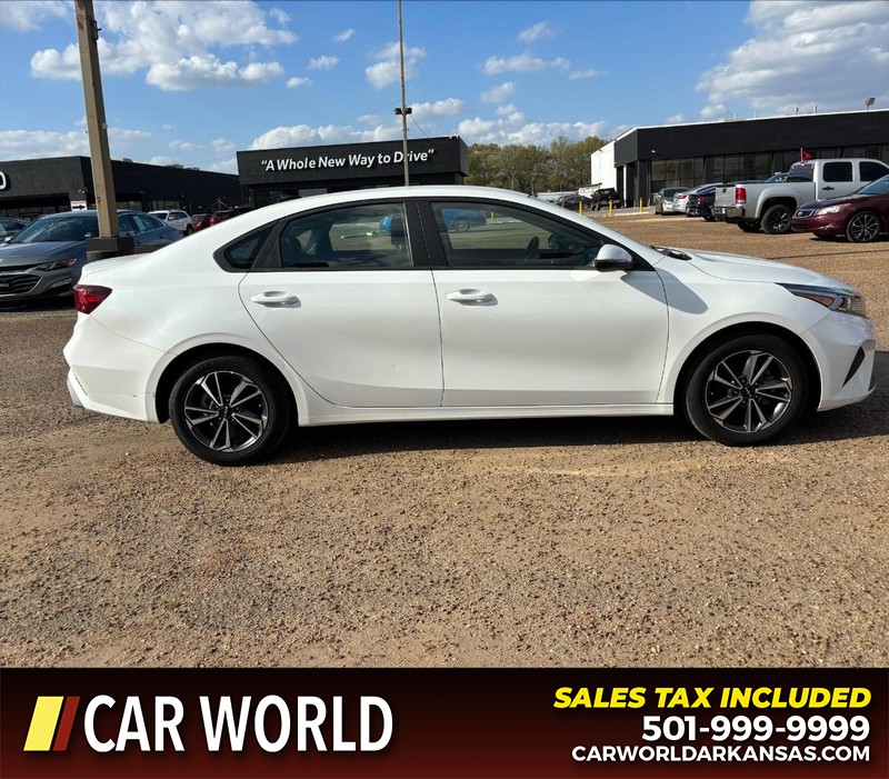 Kia Forte Vehicle Full-screen Gallery Image 2