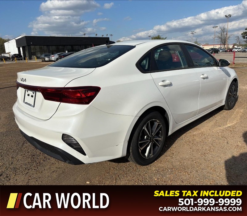 Kia Forte Vehicle Full-screen Gallery Image 3