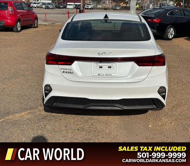 Kia Forte Vehicle Full-screen Gallery Image 4