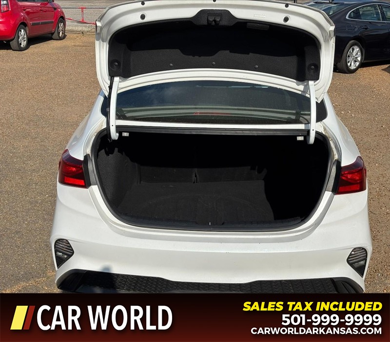 Kia Forte Vehicle Full-screen Gallery Image 5