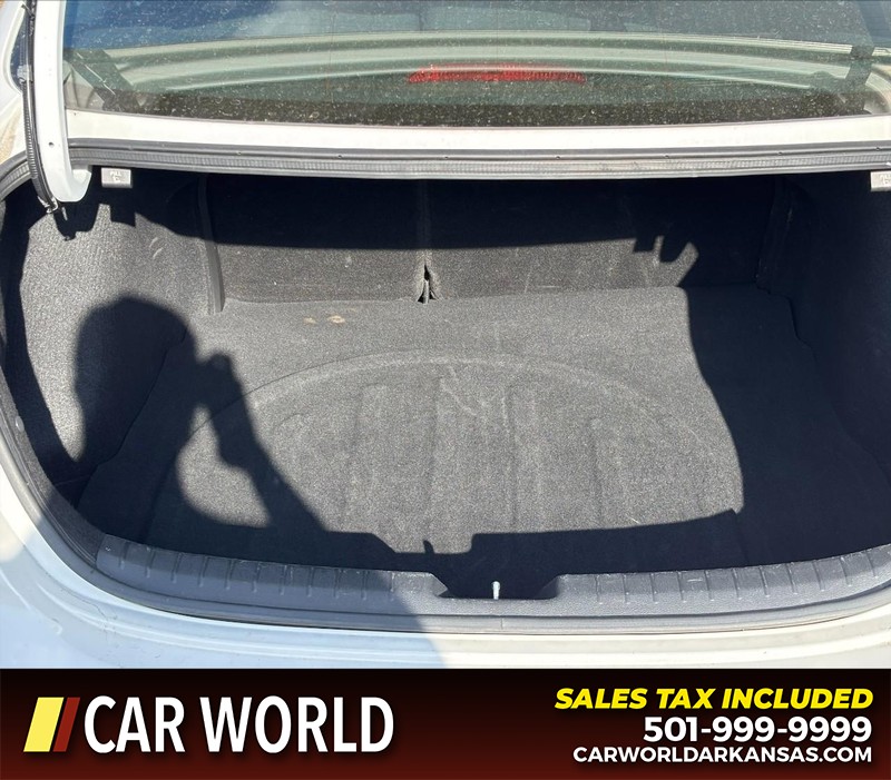 Kia Forte Vehicle Full-screen Gallery Image 6