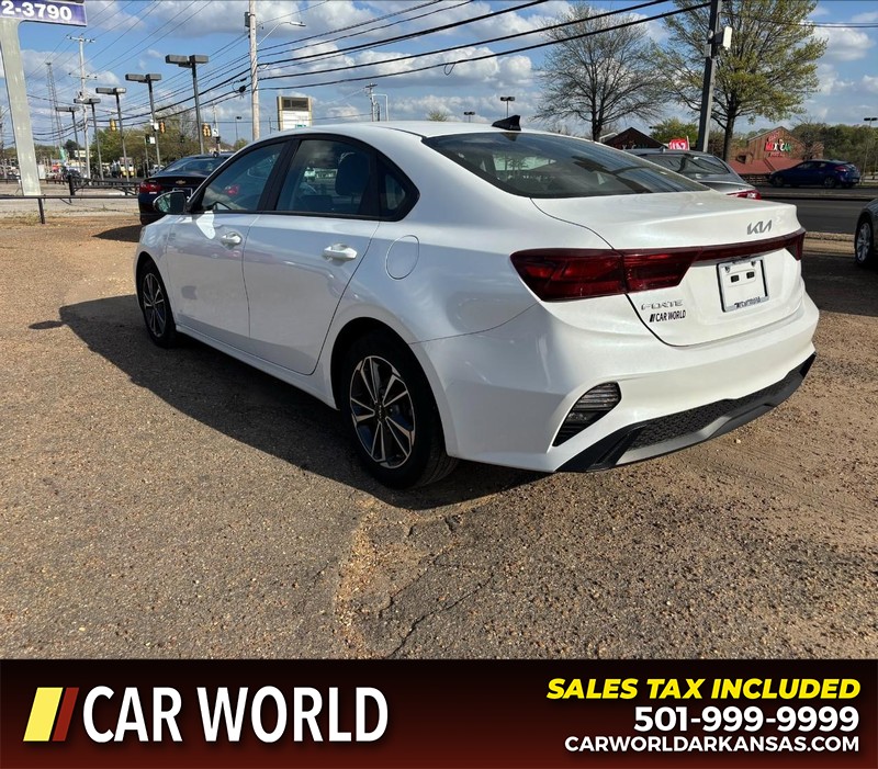 Kia Forte Vehicle Full-screen Gallery Image 7