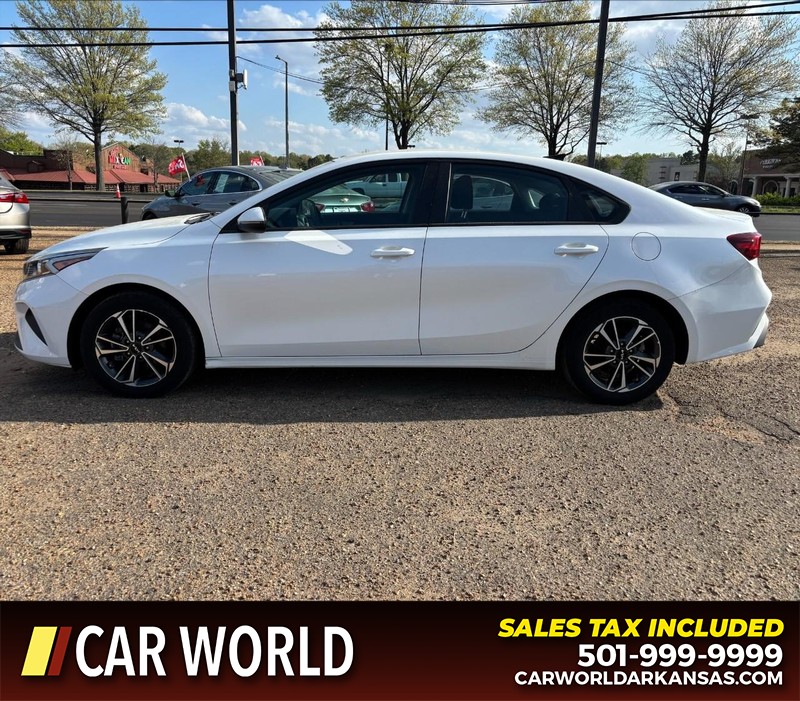 Kia Forte Vehicle Full-screen Gallery Image 8