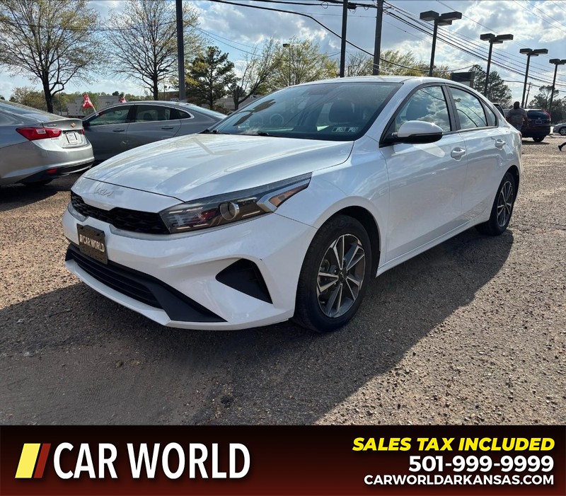 Kia Forte Vehicle Full-screen Gallery Image 9