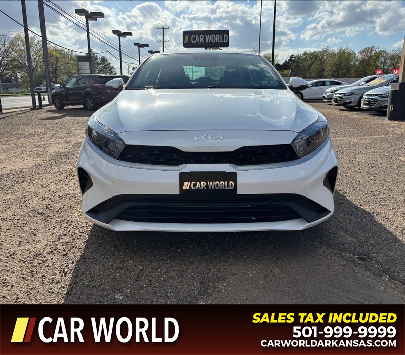 Kia Forte Vehicle Full-screen Gallery Image 10