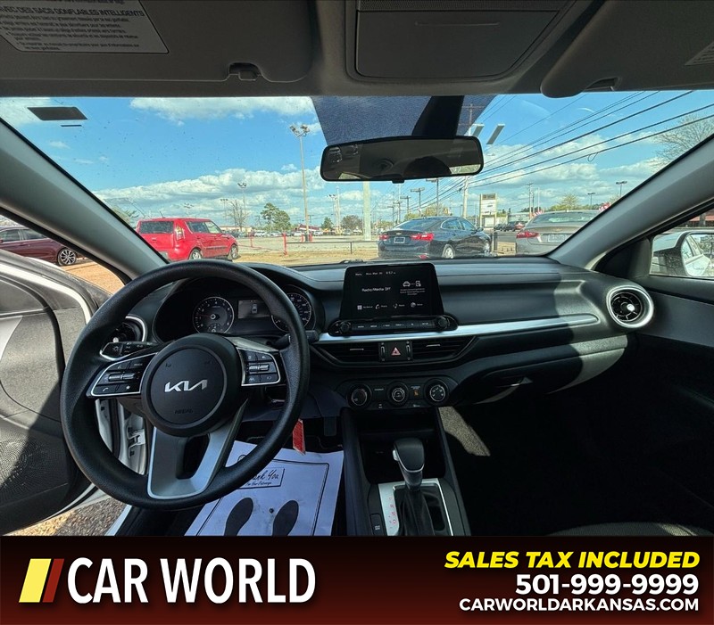 Kia Forte Vehicle Full-screen Gallery Image 16