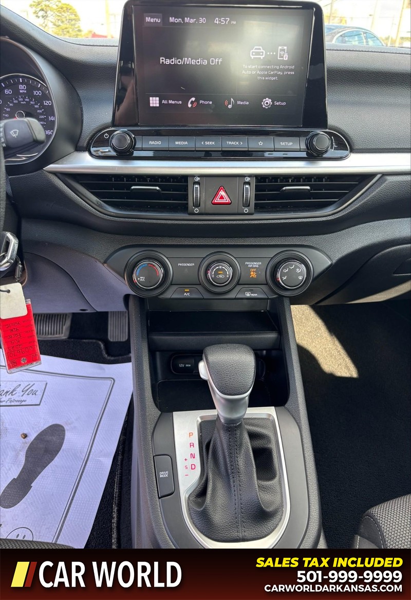 Kia Forte Vehicle Full-screen Gallery Image 17