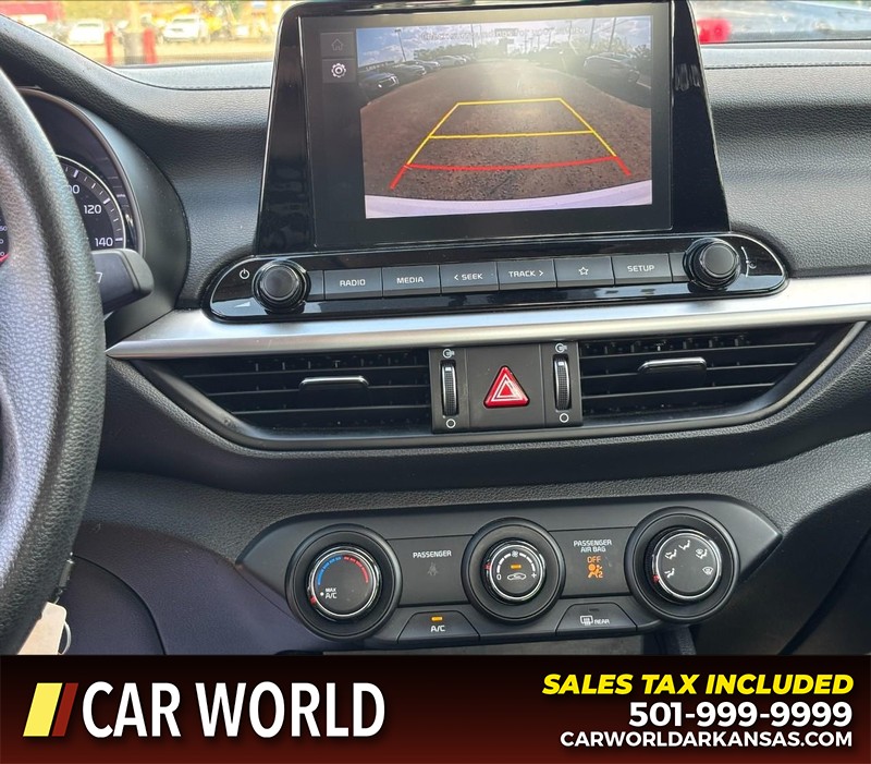 Kia Forte Vehicle Full-screen Gallery Image 18