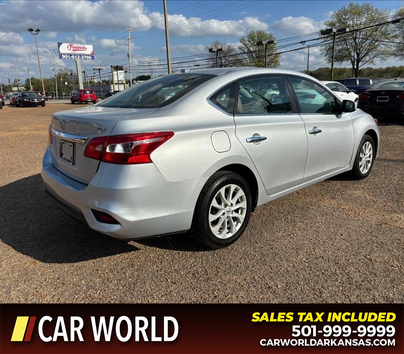 Nissan Sentra Vehicle Full-screen Gallery Image 3