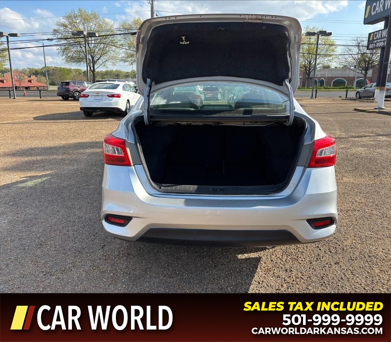 Nissan Sentra Vehicle Full-screen Gallery Image 5