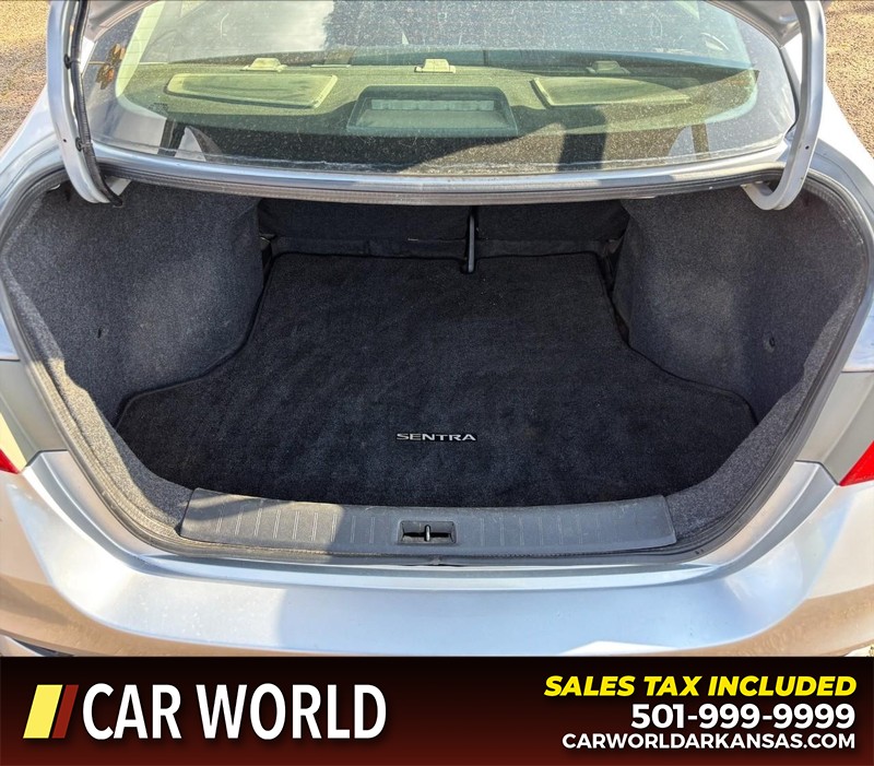 Nissan Sentra Vehicle Full-screen Gallery Image 6