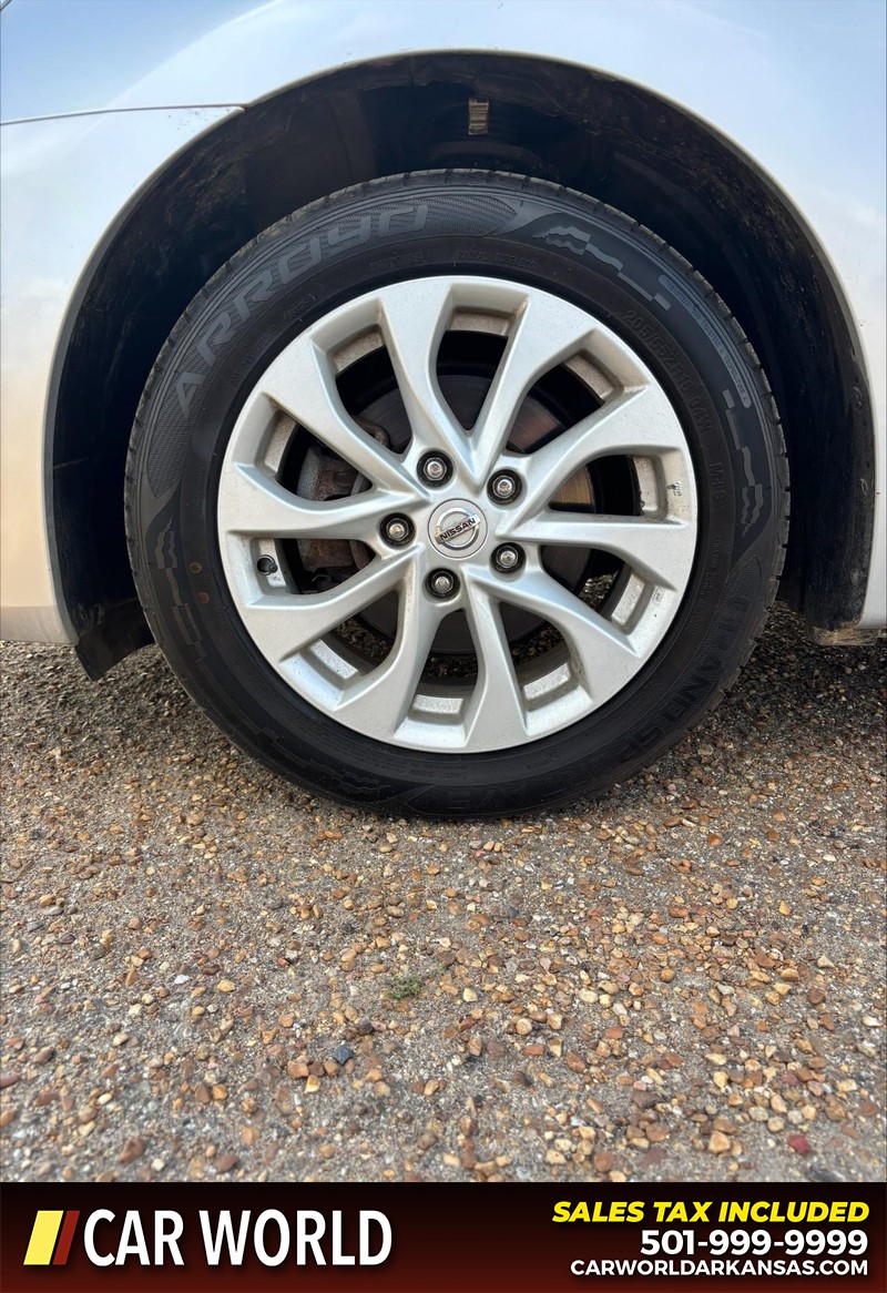 Nissan Sentra Vehicle Full-screen Gallery Image 11