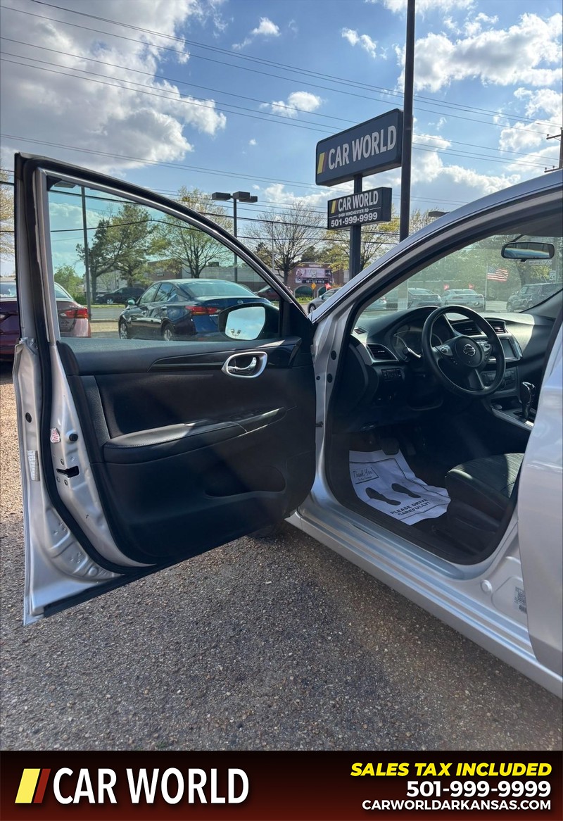 Nissan Sentra Vehicle Full-screen Gallery Image 12