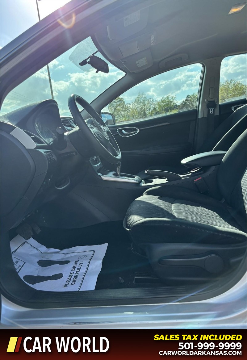 Nissan Sentra Vehicle Full-screen Gallery Image 13