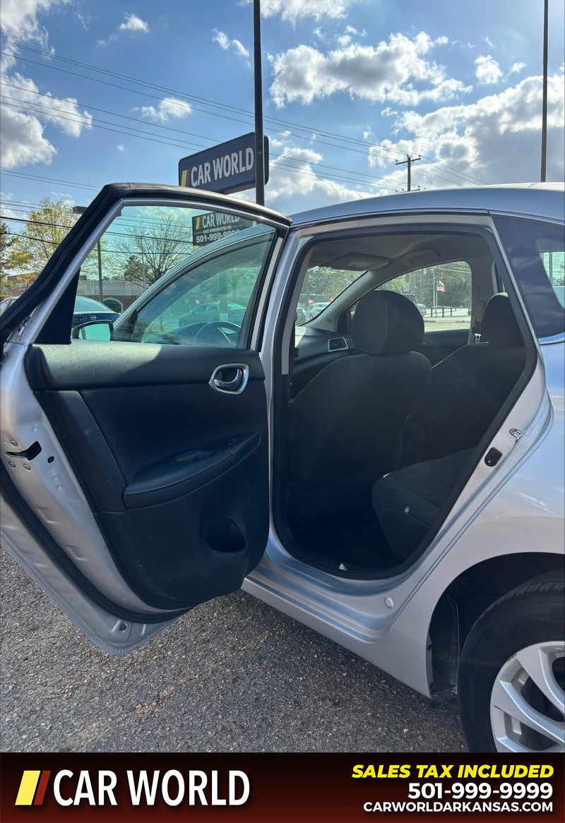 Nissan Sentra Vehicle Full-screen Gallery Image 14