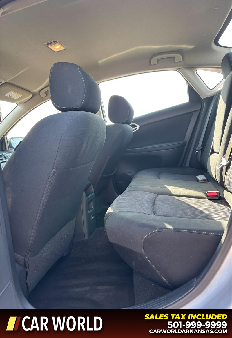 Nissan Sentra Vehicle Full-screen Gallery Image 15