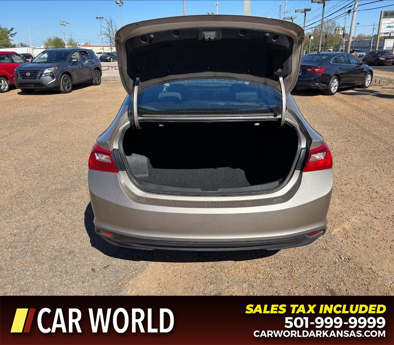 Chevrolet Malibu Vehicle Full-screen Gallery Image 5