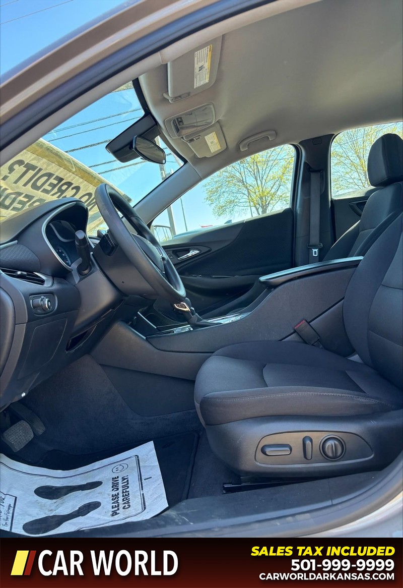 Chevrolet Malibu Vehicle Full-screen Gallery Image 12