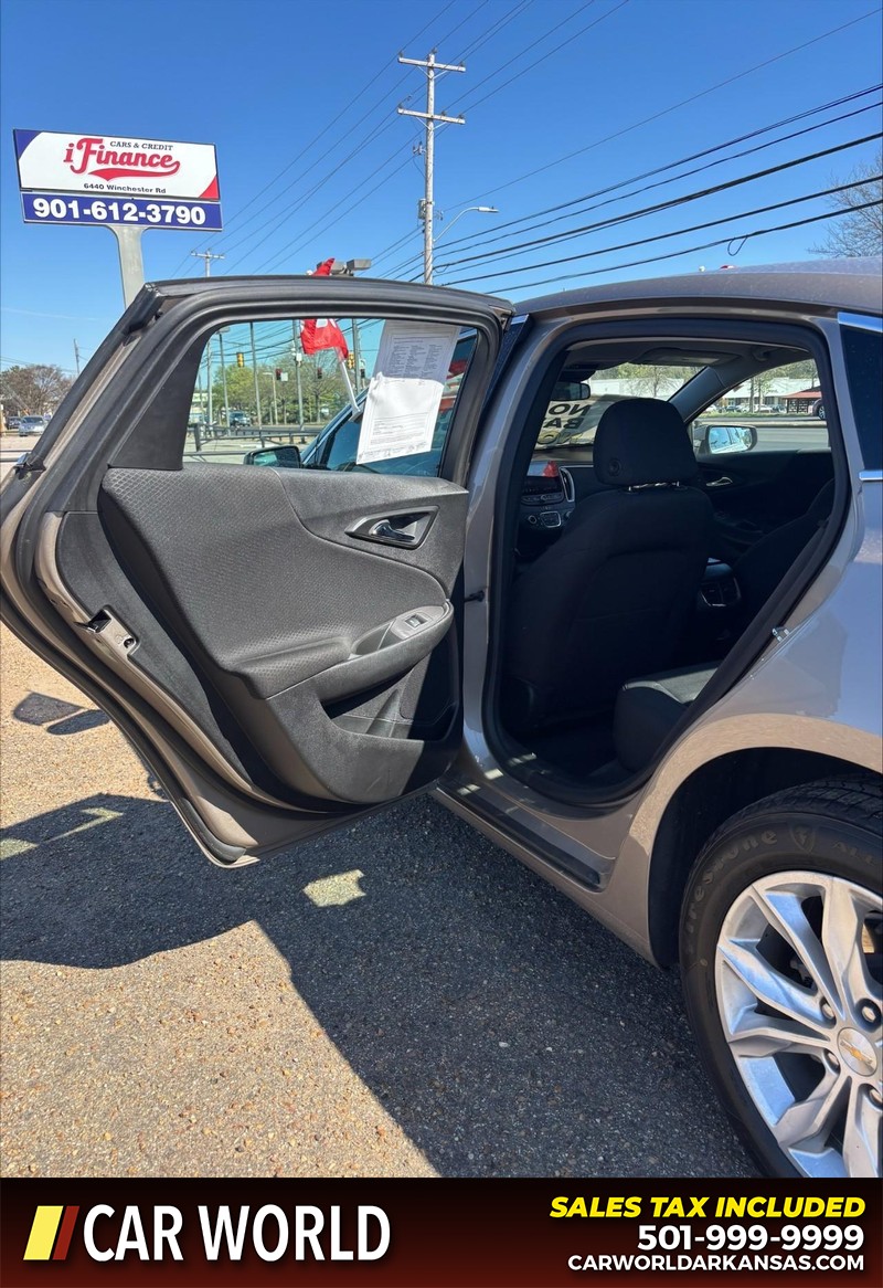 Chevrolet Malibu Vehicle Full-screen Gallery Image 13