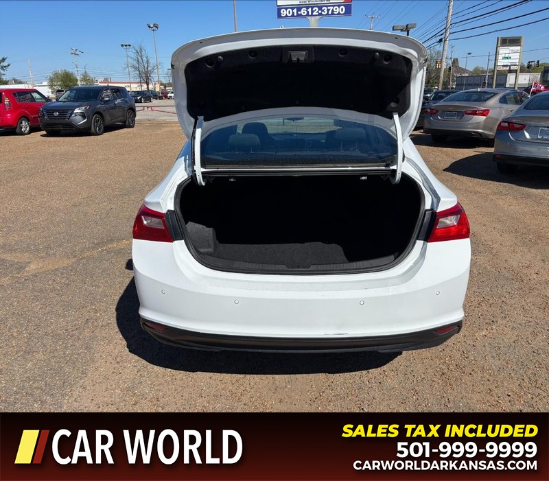 Chevrolet Malibu Vehicle Full-screen Gallery Image 5