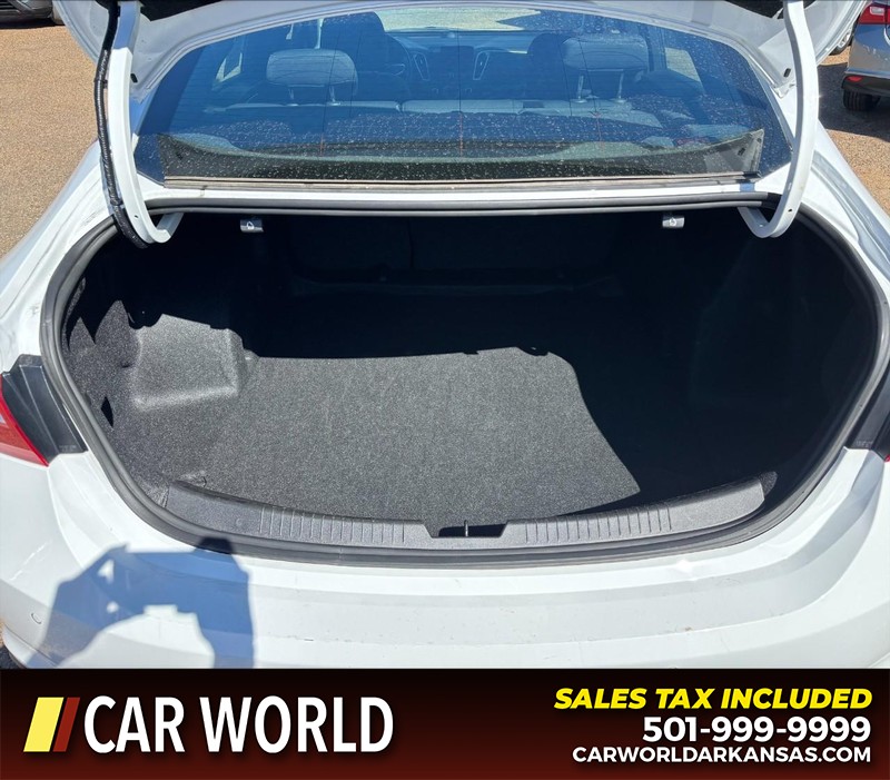 Chevrolet Malibu Vehicle Full-screen Gallery Image 6