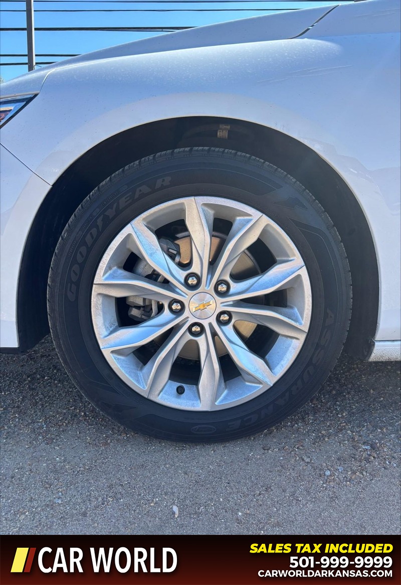 Chevrolet Malibu Vehicle Full-screen Gallery Image 11