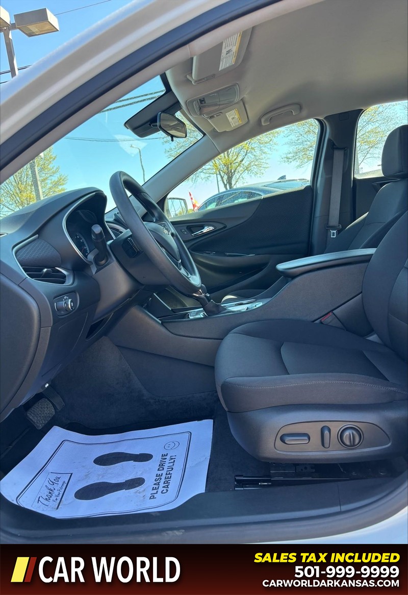 Chevrolet Malibu Vehicle Full-screen Gallery Image 13