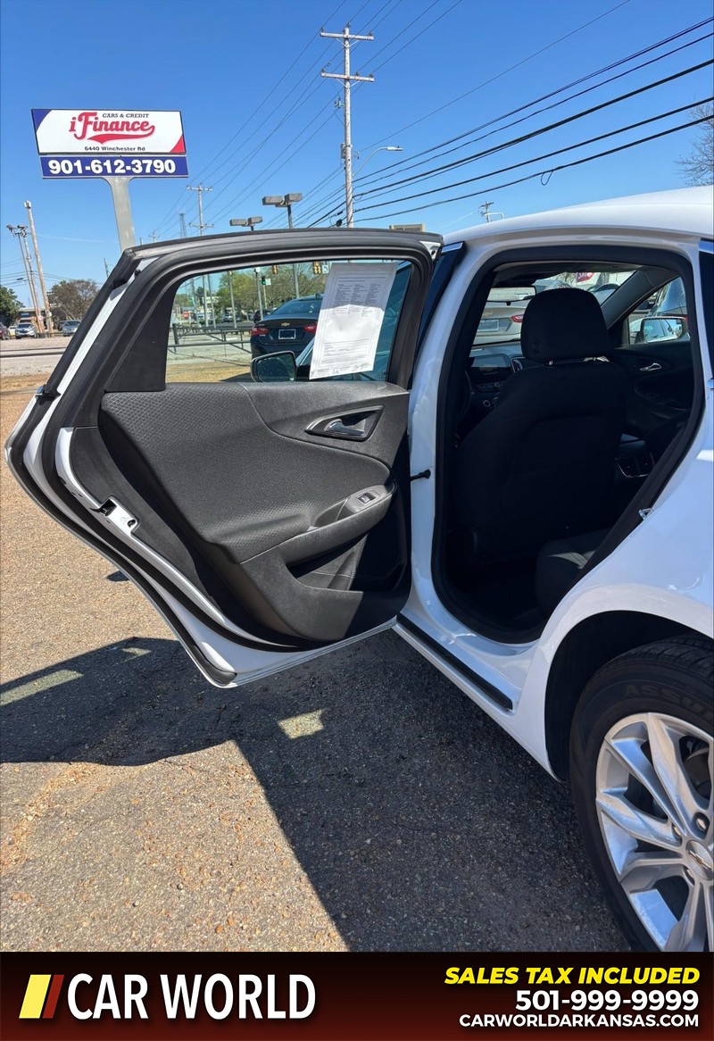 Chevrolet Malibu Vehicle Full-screen Gallery Image 14