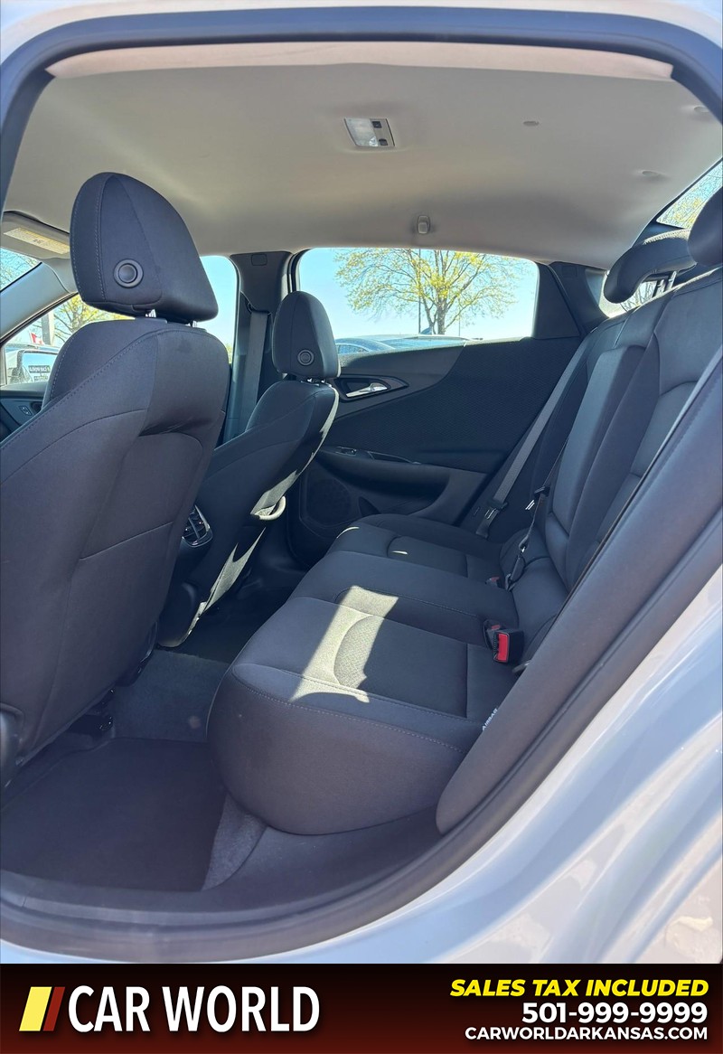 Chevrolet Malibu Vehicle Full-screen Gallery Image 15