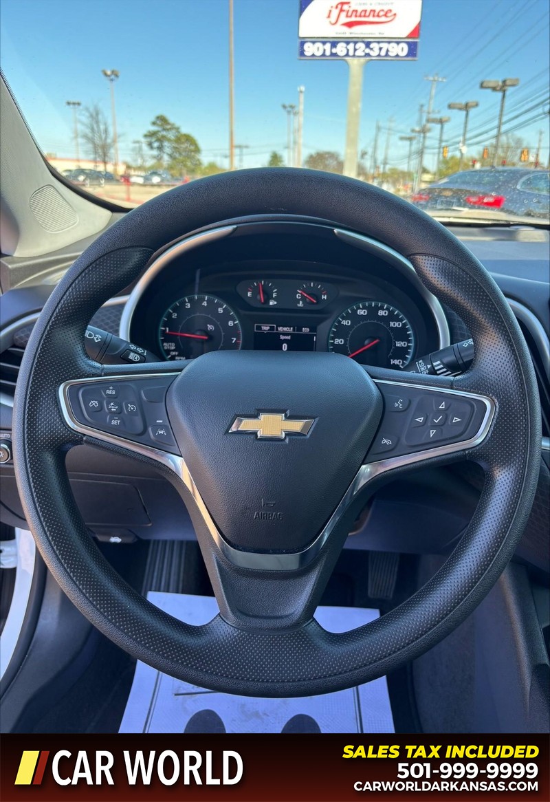 Chevrolet Malibu Vehicle Full-screen Gallery Image 19