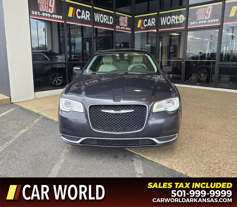 Chrysler 300 Vehicle Full-screen Gallery Image 2