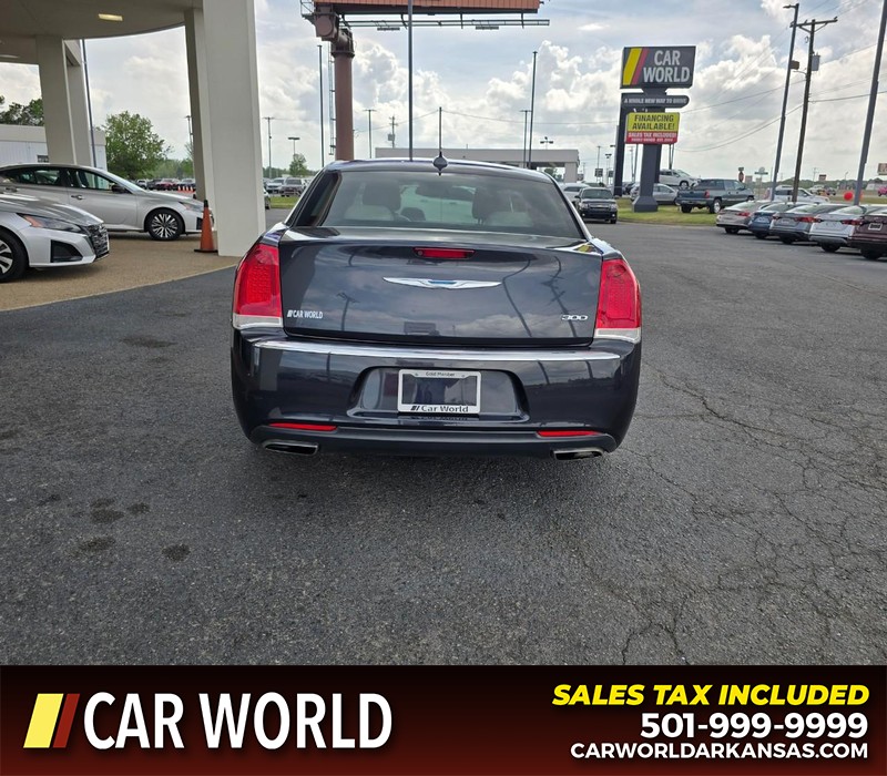 Chrysler 300 Vehicle Full-screen Gallery Image 5