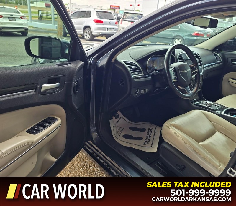 Chrysler 300 Vehicle Full-screen Gallery Image 7