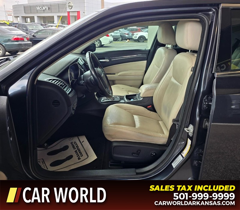 Chrysler 300 Vehicle Full-screen Gallery Image 8