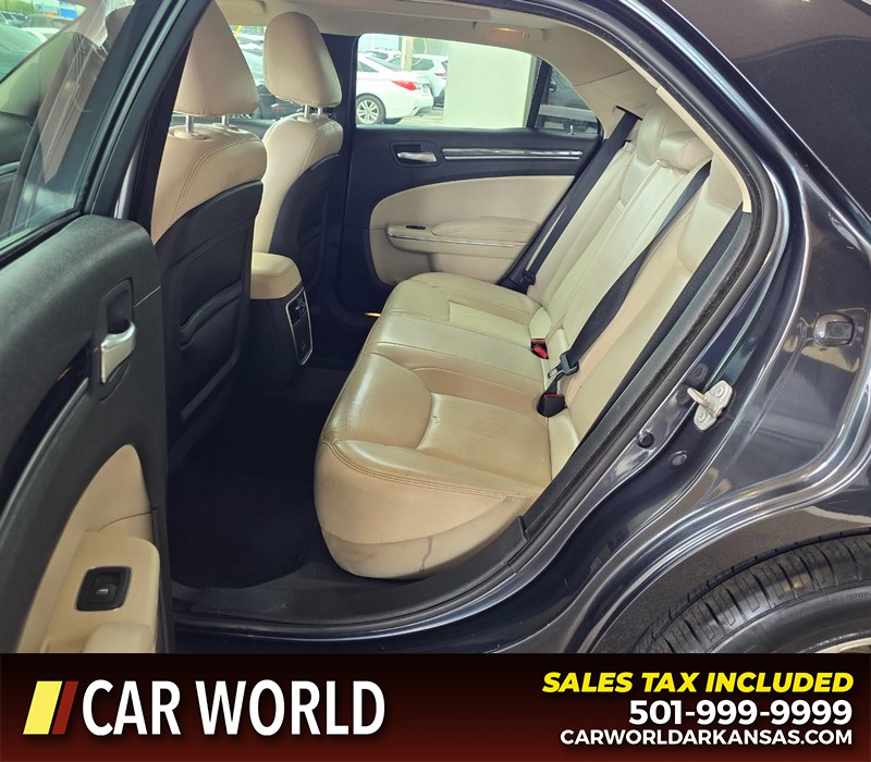 Chrysler 300 Vehicle Full-screen Gallery Image 10