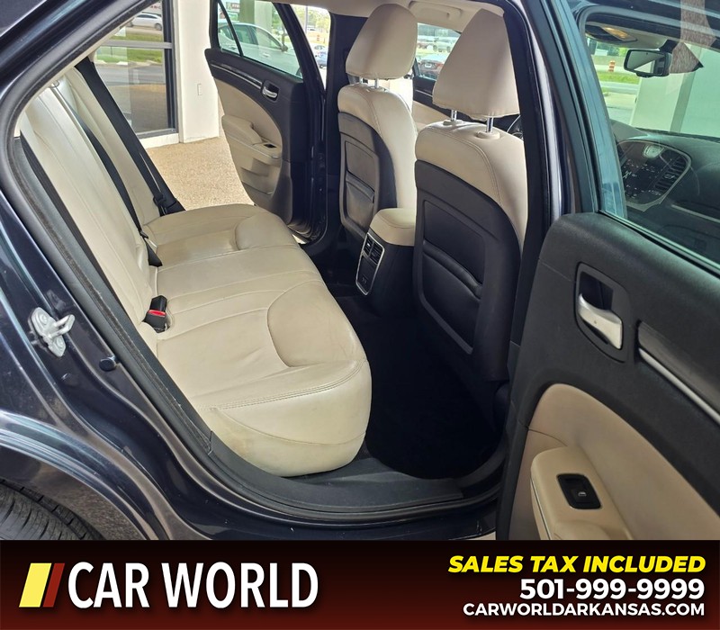 Chrysler 300 Vehicle Full-screen Gallery Image 12