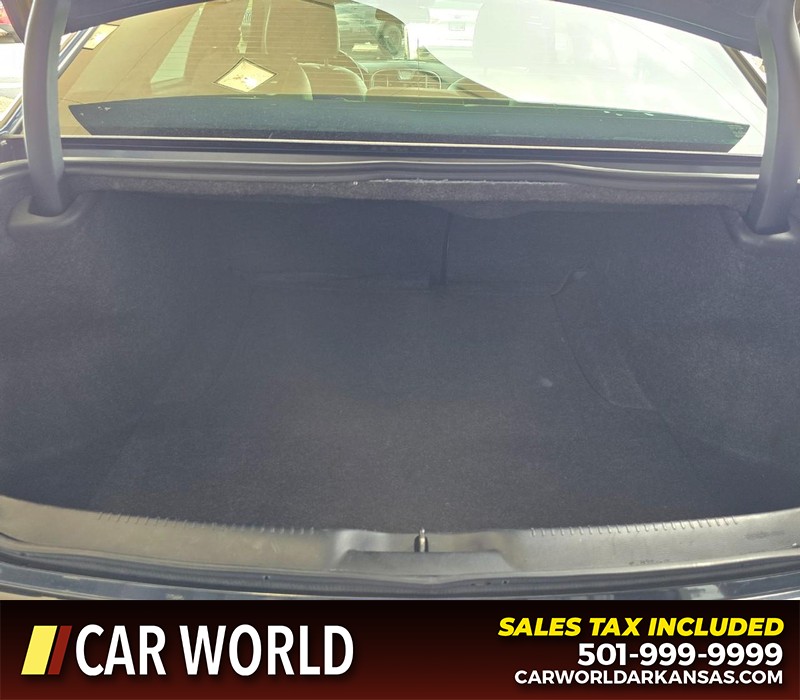 Chrysler 300 Vehicle Full-screen Gallery Image 13