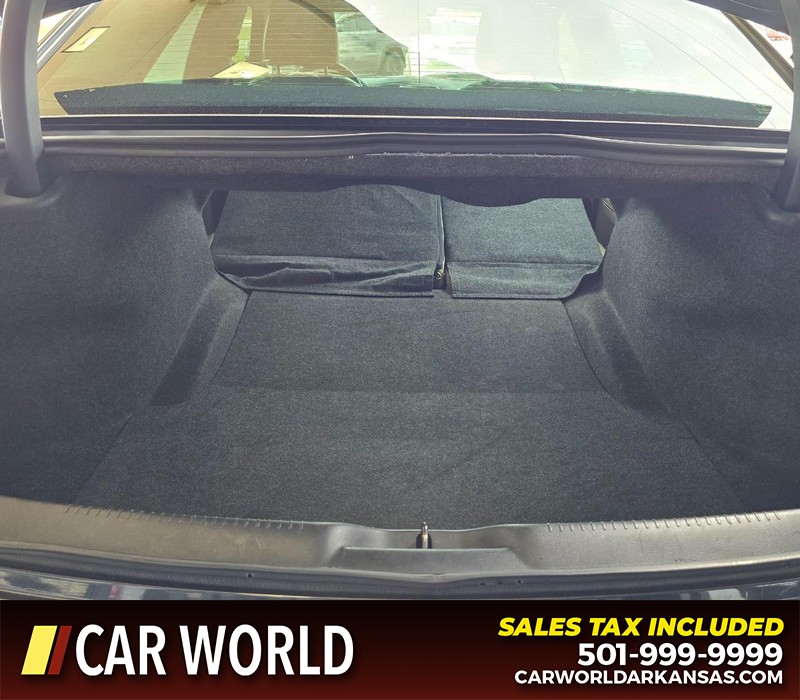 Chrysler 300 Vehicle Full-screen Gallery Image 14