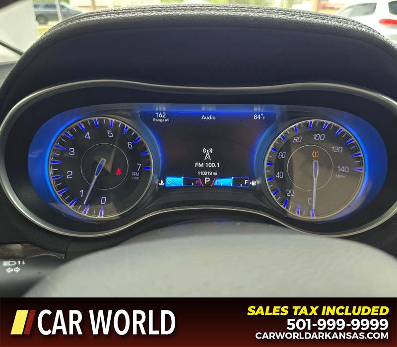 Chrysler 300 Vehicle Full-screen Gallery Image 17