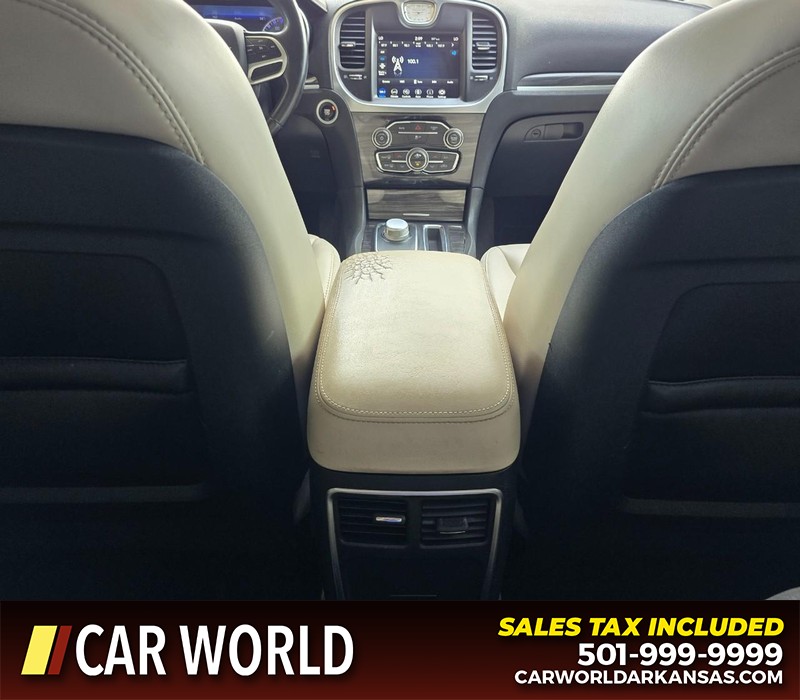 Chrysler 300 Vehicle Full-screen Gallery Image 20